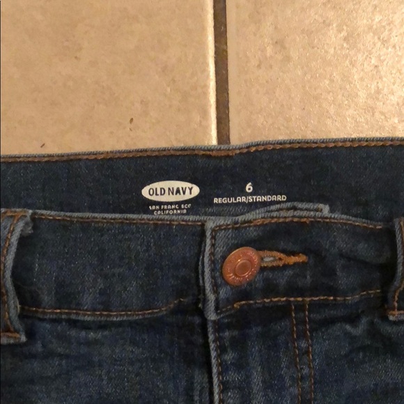 Denim shorts that are ripped at the bottom - Picture 2 of 3